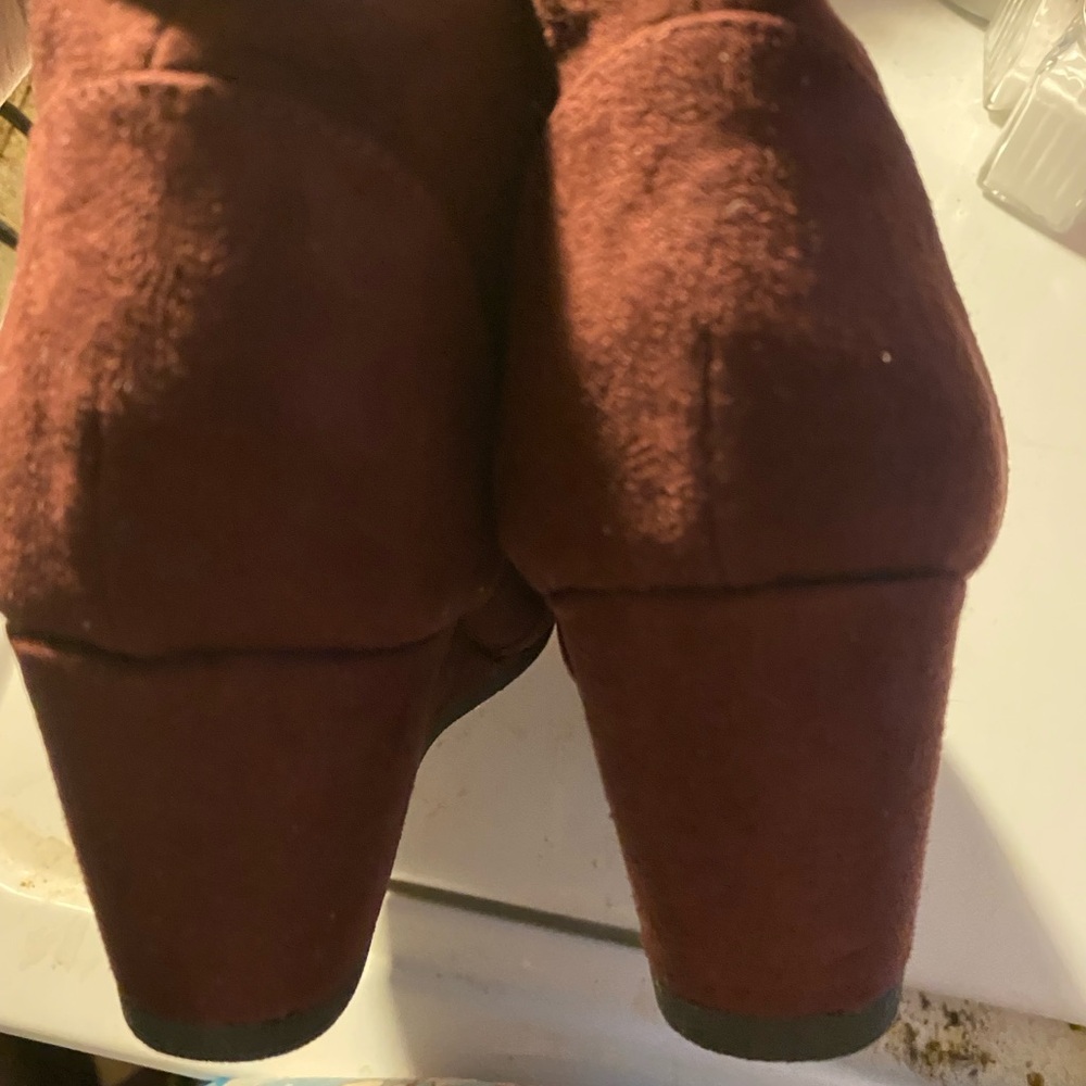 CITY CLASSIFIED BOOTS BURGENDY Lace Up Ankle Boots with Suede Finish - Picture 4 of 7